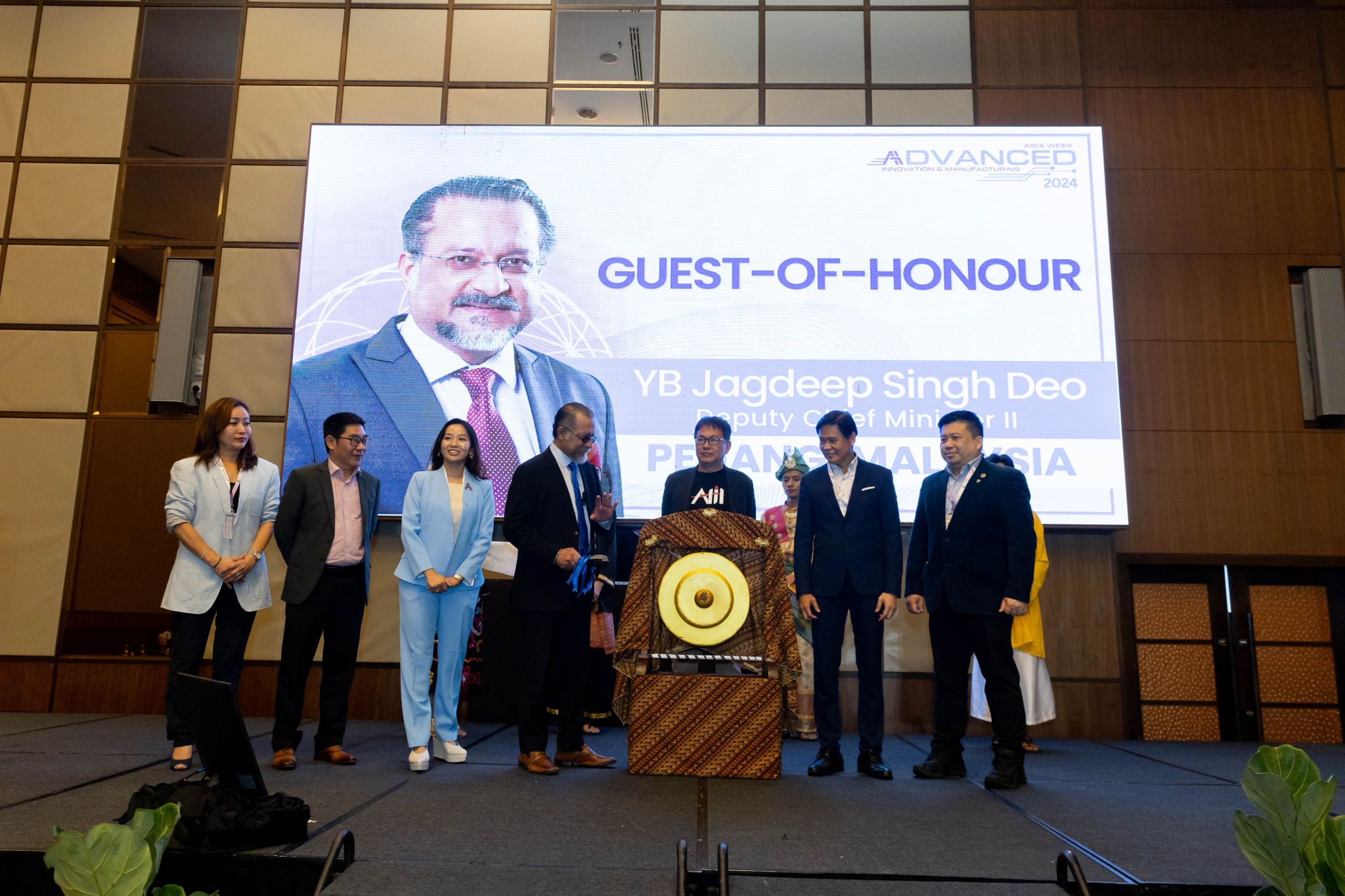 モーダルウィンドウで表示します。